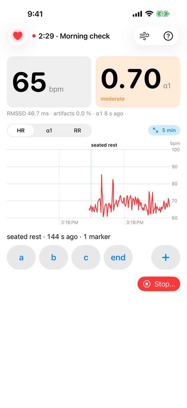 A recording in progress: heart rate, α1, the chart and the marker buttons